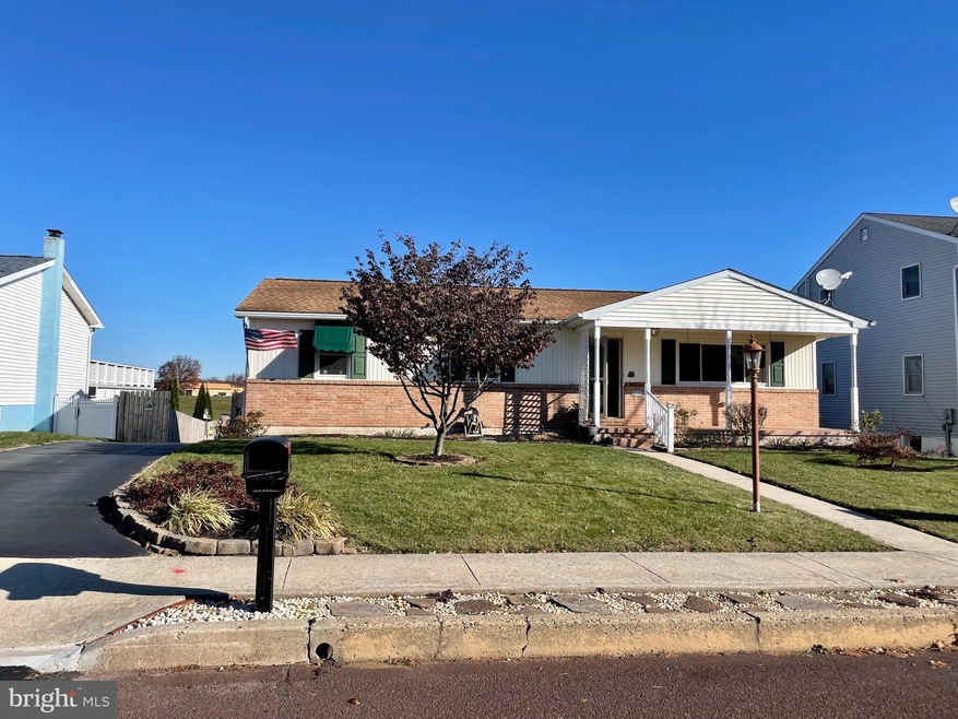 123 Eisenhower Dr, Boyertown, PA 19512 - photo 1