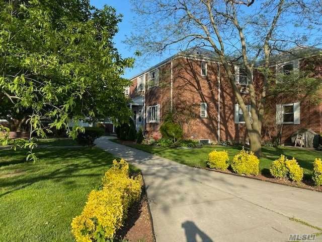 76-39 Commonwealth Blvd unit 2nd fl, Bellerose, NY 11426 - photo 1