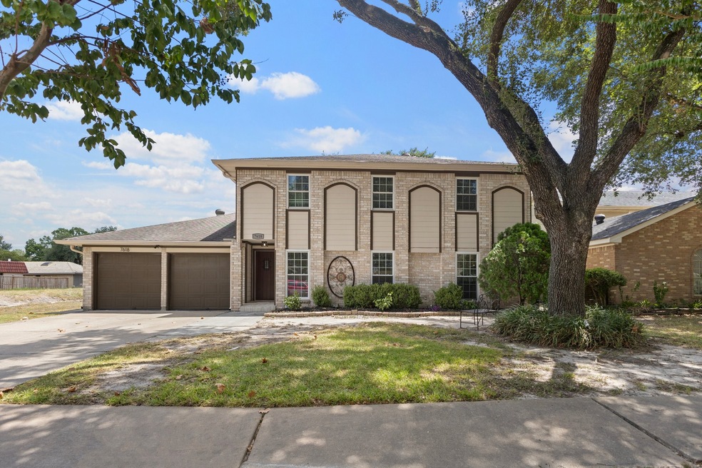 7618 Green Lawn Dr, Houston, TX 77088 - photo 1