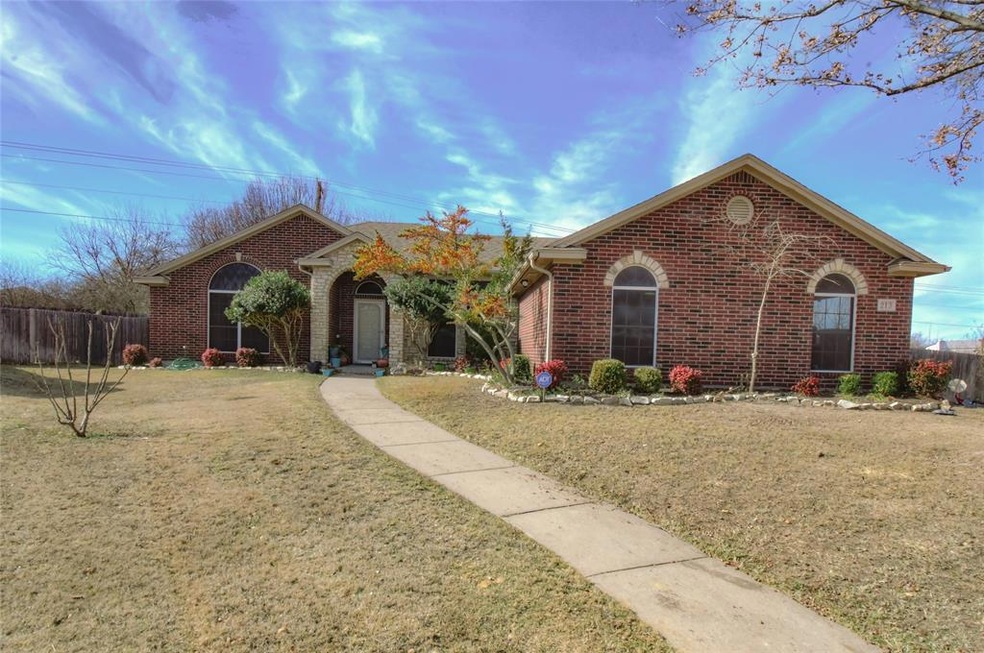 213 Waverly Ct, Weatherford, TX 76085 - photo 1