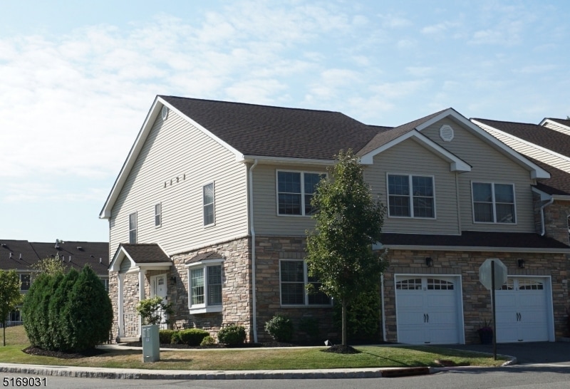 10 Harvey Ct, Clark, NJ 07066 - photo 1