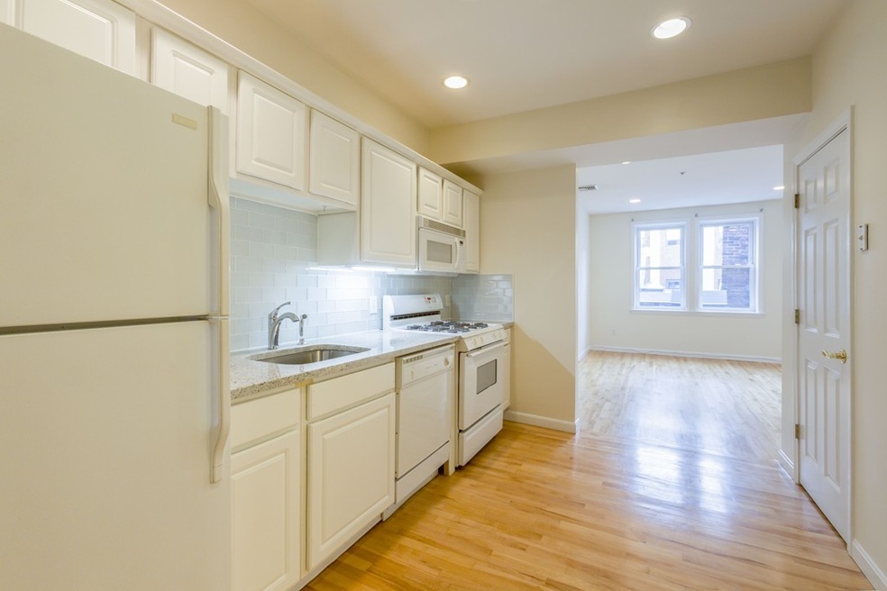 464 Hanover St unit 12, Boston, MA 02113 - photo 1