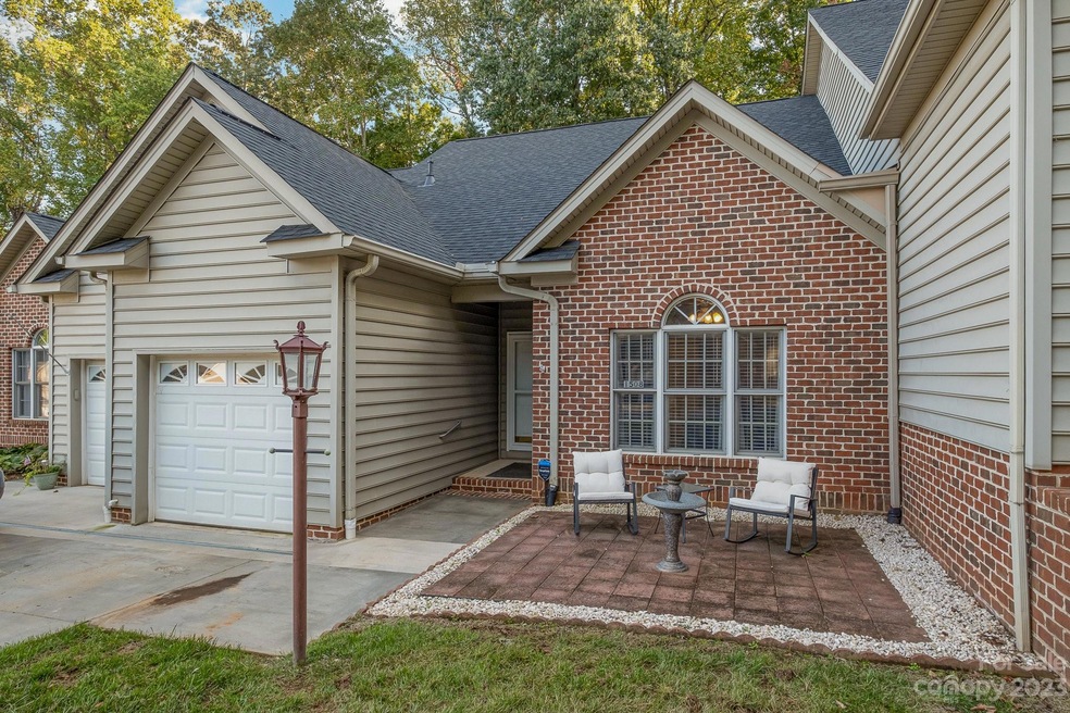 1508 Forest Park Dr unit 1508, Statesville, NC 28677 - photo 1