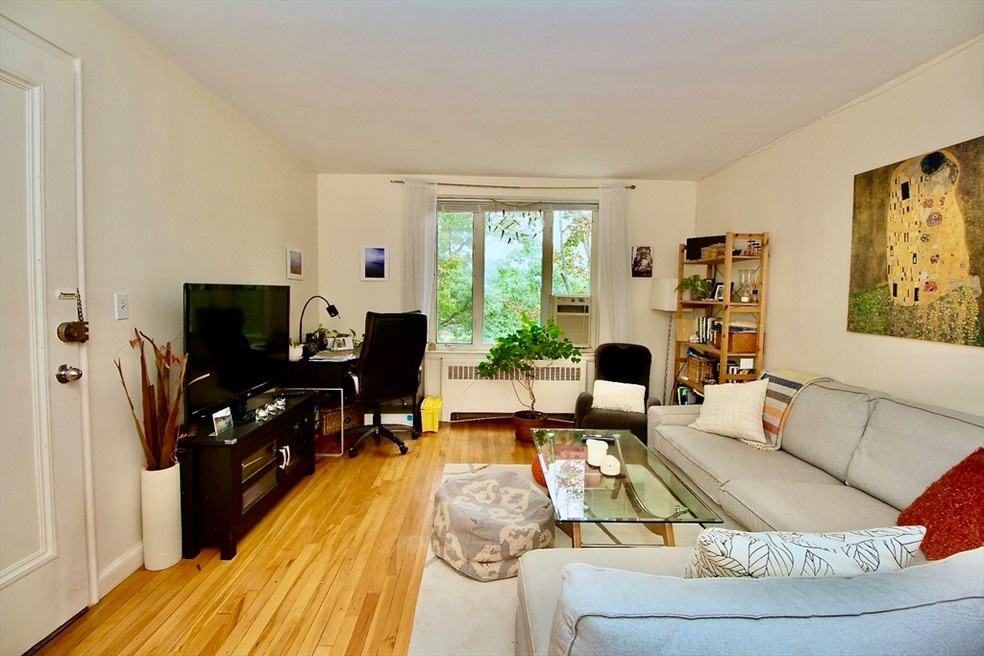 132 Beaconsfield Rd unit 2, Brookline, MA 02445 - photo 1