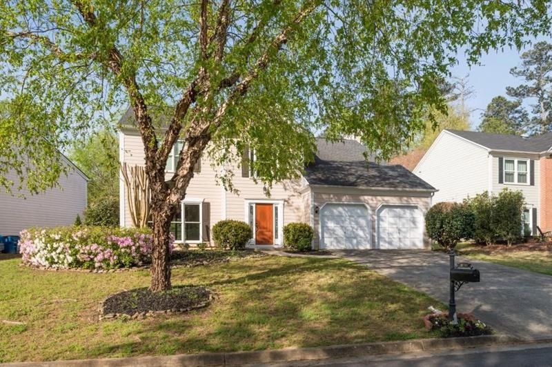 10780 Glenbarr Dr, Duluth, GA 30097 - photo 1