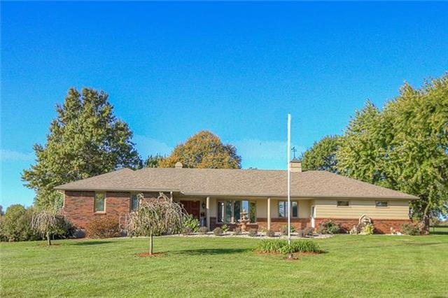 1008 S Prairie Ln, Raymore, MO 64083 - photo 1