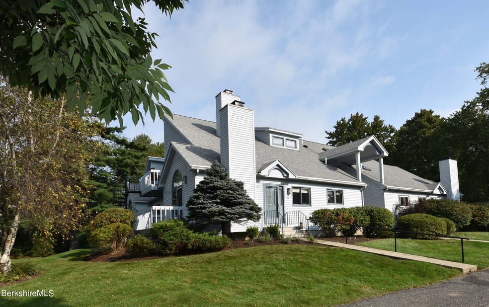 6 Woodstream Dr unit D, Pittsfield, MA 01201 - photo 1