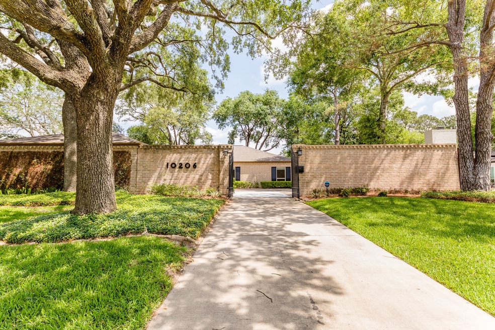 10206 Briar Forest Dr, Houston, TX 77042 - photo 1