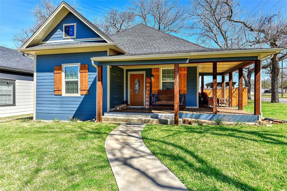 1101 W Chestnut St, Denison, TX 75020 - photo 1