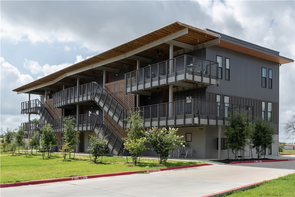 101 W 33rd St unit 103, Bryan, TX 77803 - photo 1