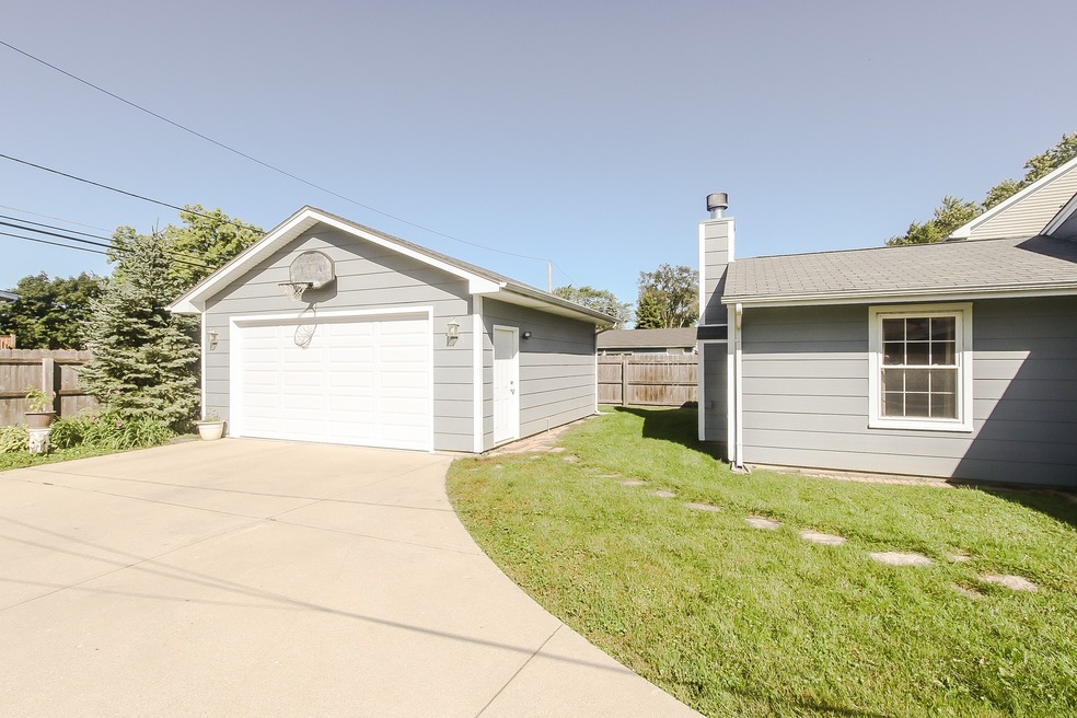 4001 Wilke Rd, Rolling Meadows, IL 60008 - photo 1