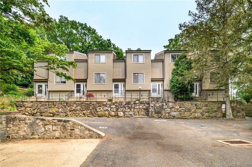 79 Highview Ave unit C, Stamford, CT 06907 - photo 1