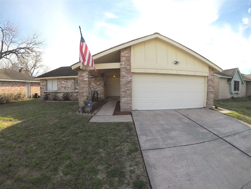 17006 Blackhawk Blvd, Friendswood, TX 77546 - photo 1