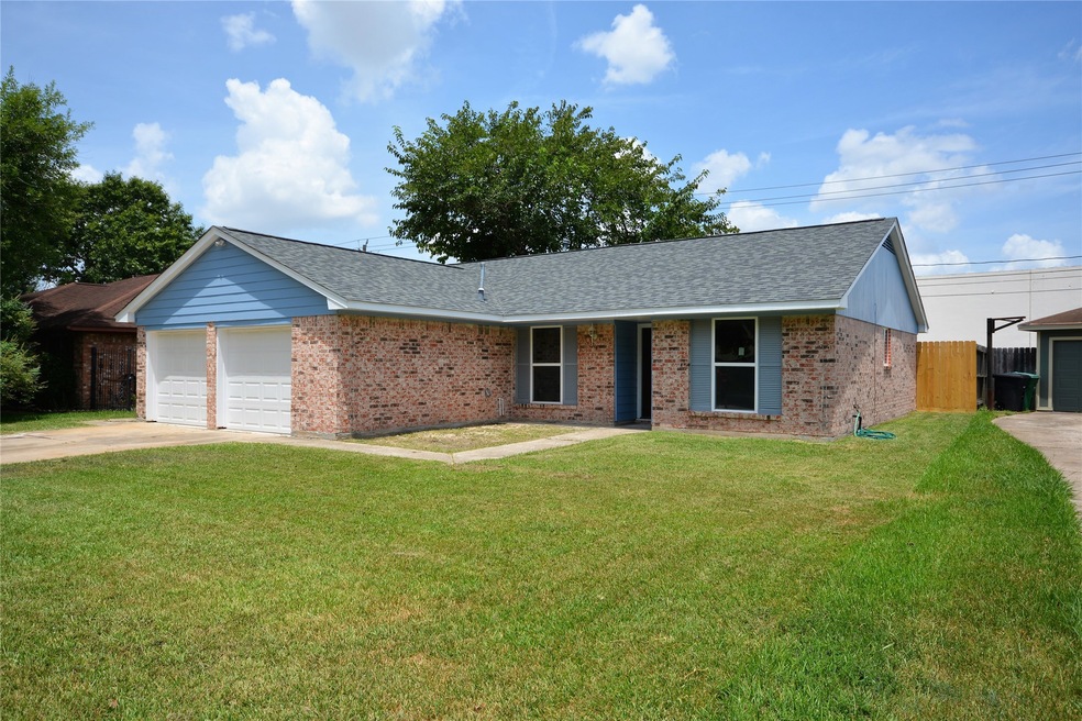 5714 Hoover St, Houston, TX 77092 - photo 1