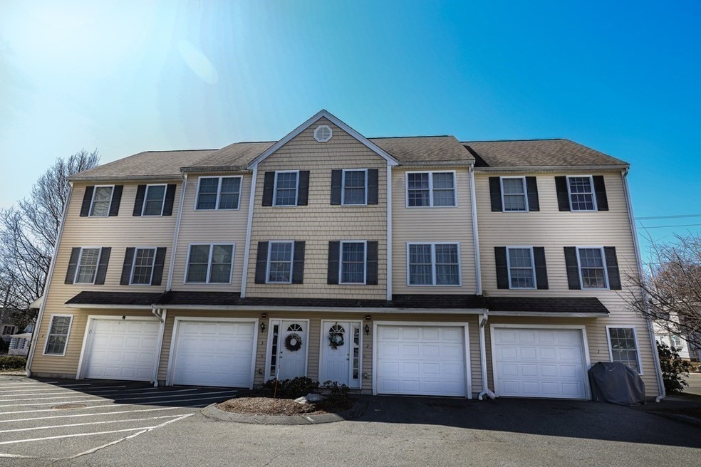 417 Hildreth St unit 1, Lowell, MA 01850 - photo 1