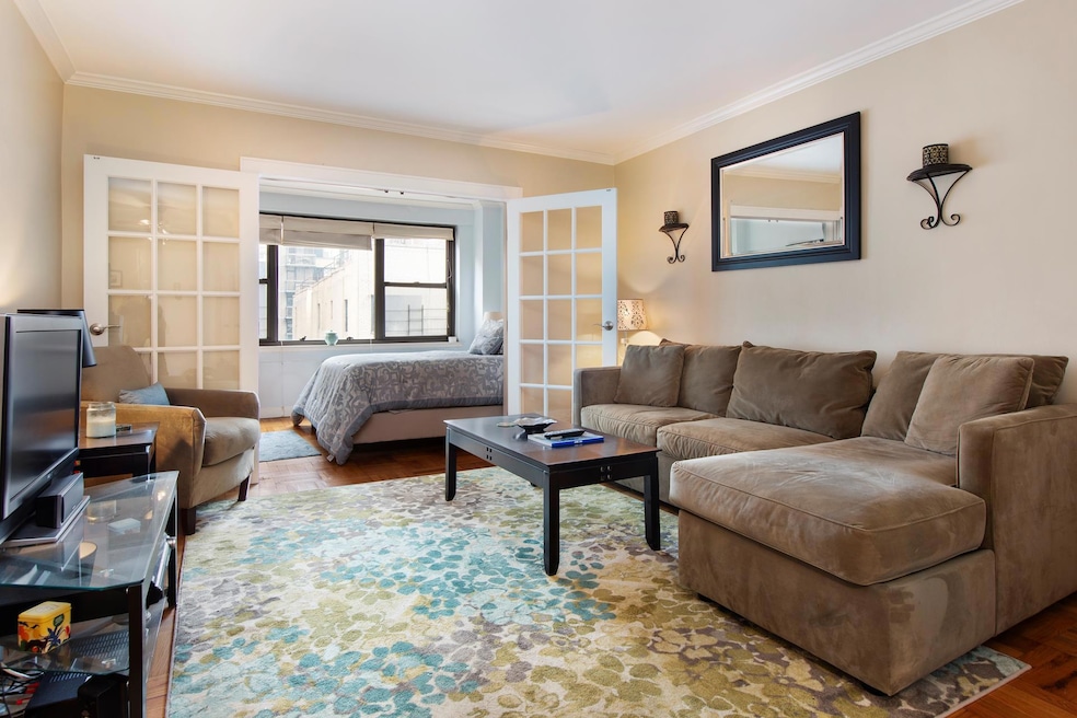 The York Gate unit 6H, New York, NY 10065 - photo 1