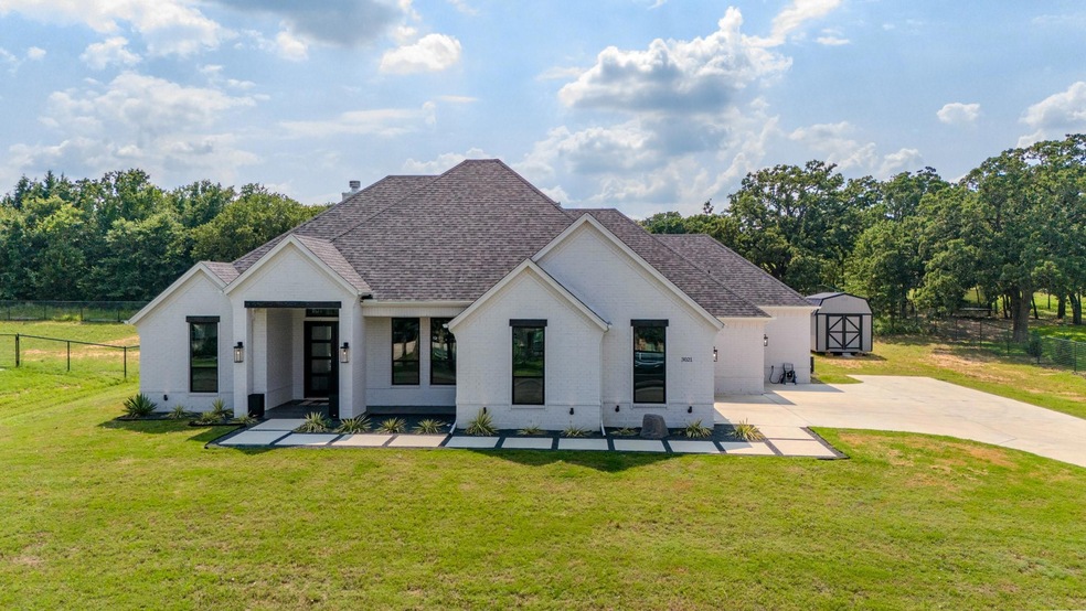 3021 Fossil Oaks Dr, Azle, TX 76020 - photo 1