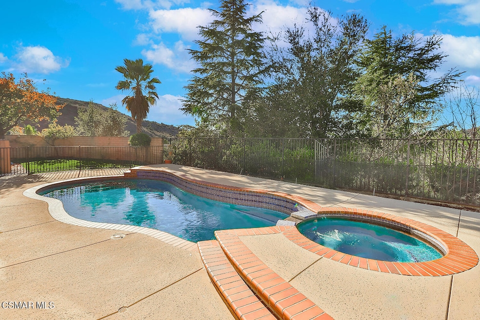 lBackyard and Views7