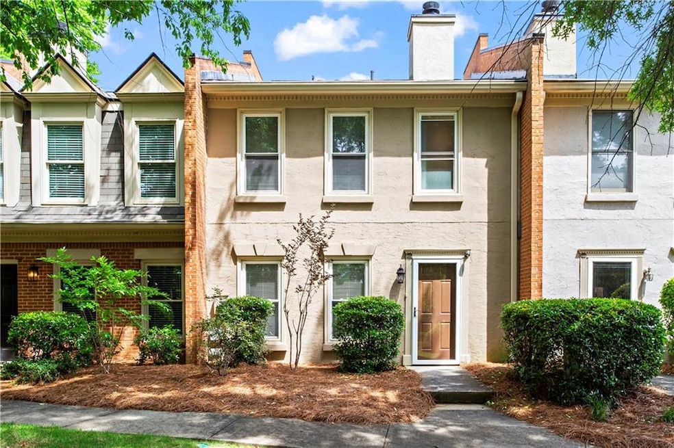Townhome / multi-family property featuring stucco 