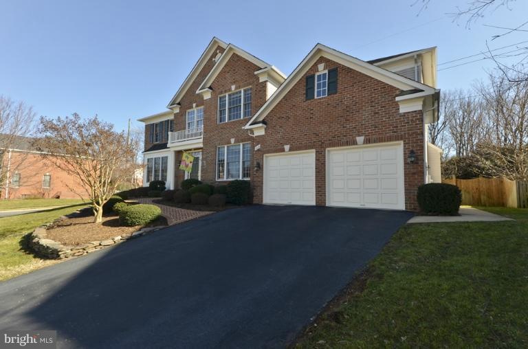 9449 Brenner Ct, Vienna, VA 22180 - photo 1