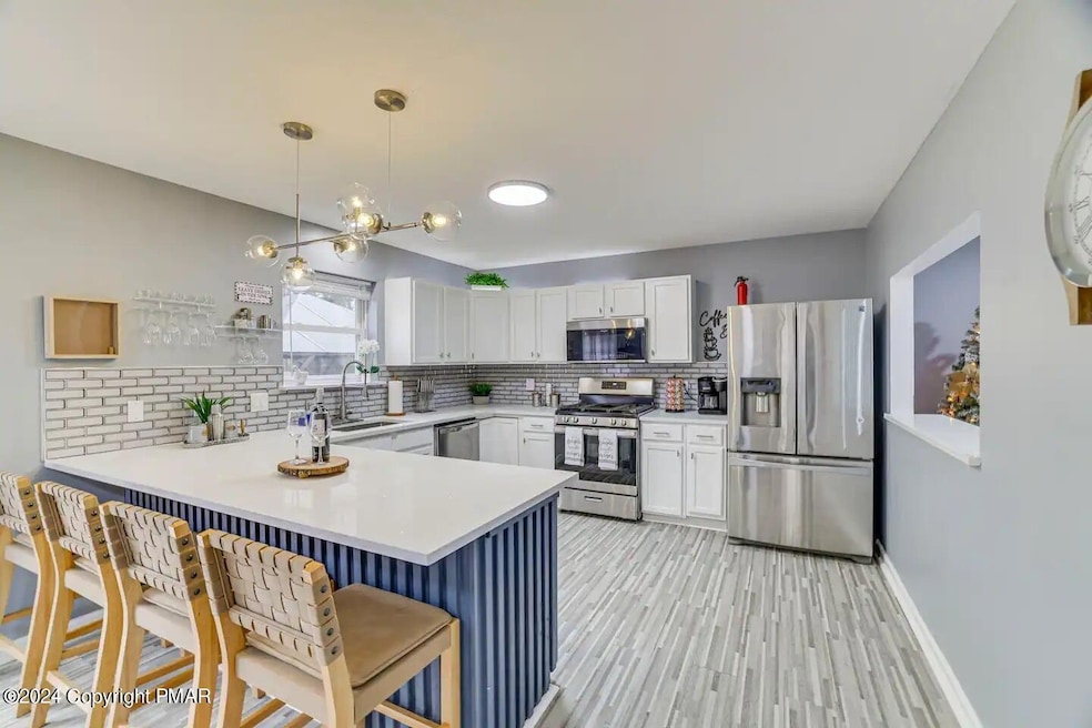 1123 Chickadee Dr, Pocono Summit, PA 18346 - photo 1