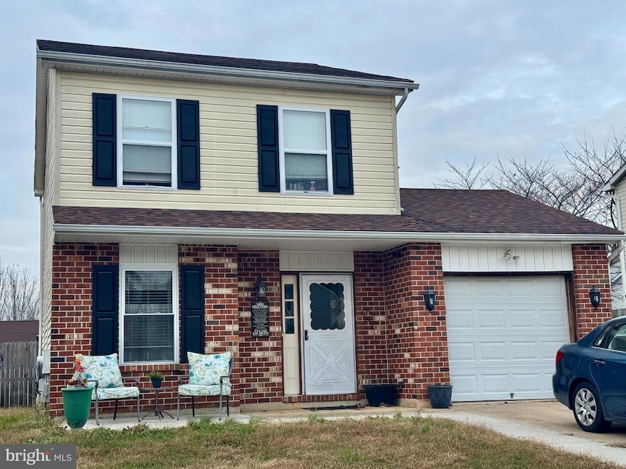 8 Honeysuckle Dr, Newark, DE 19702 - photo 1