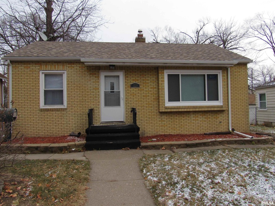 1229 Warren St, Davenport, IA 52804 - photo 1