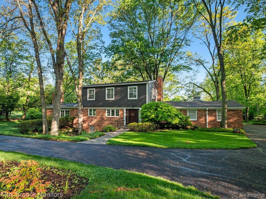 7412 Lindenmere Dr, Bloomfield Hills, MI 48301 - photo 1