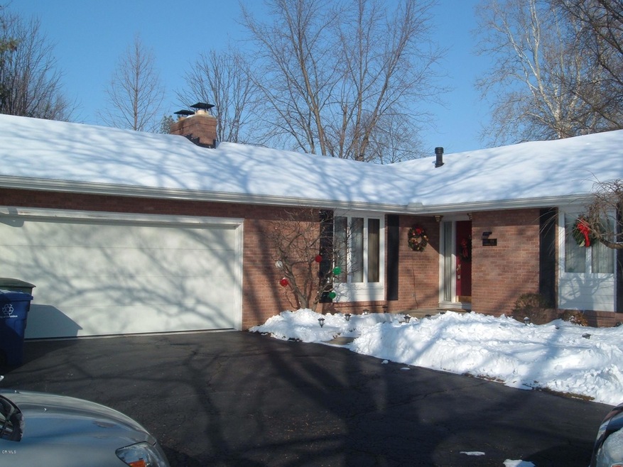 814 E Strawberry Hill