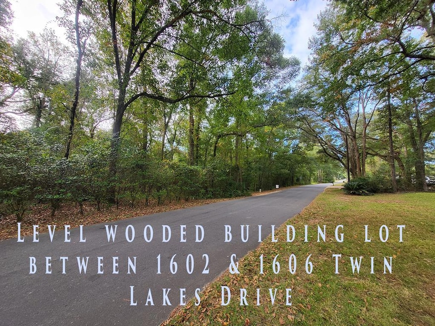 1604 Twin Lakes Dr, Bainbridge, GA 39819 - photo 1