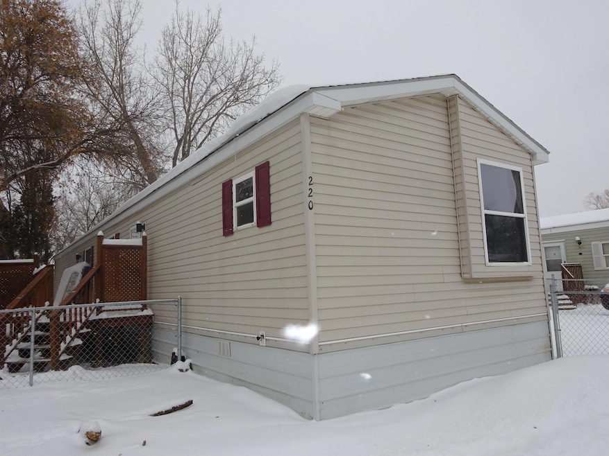 220 E Deer St, Mandan, ND 58554 - photo 1