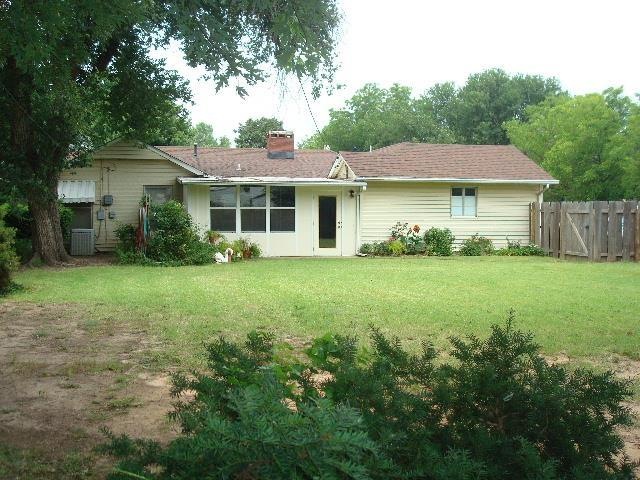 2201 W Elm Ave, Enid, OK 73703 - photo 1