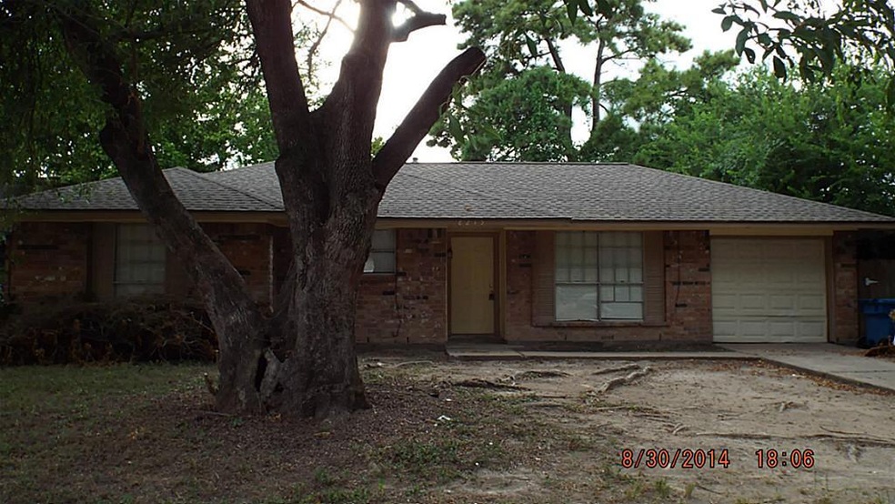 8215 Avert Ct, Houston, TX 77088 - photo 1