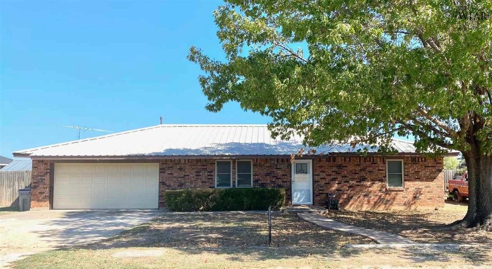 3 BR, 2 bath well maintained family home in Windth