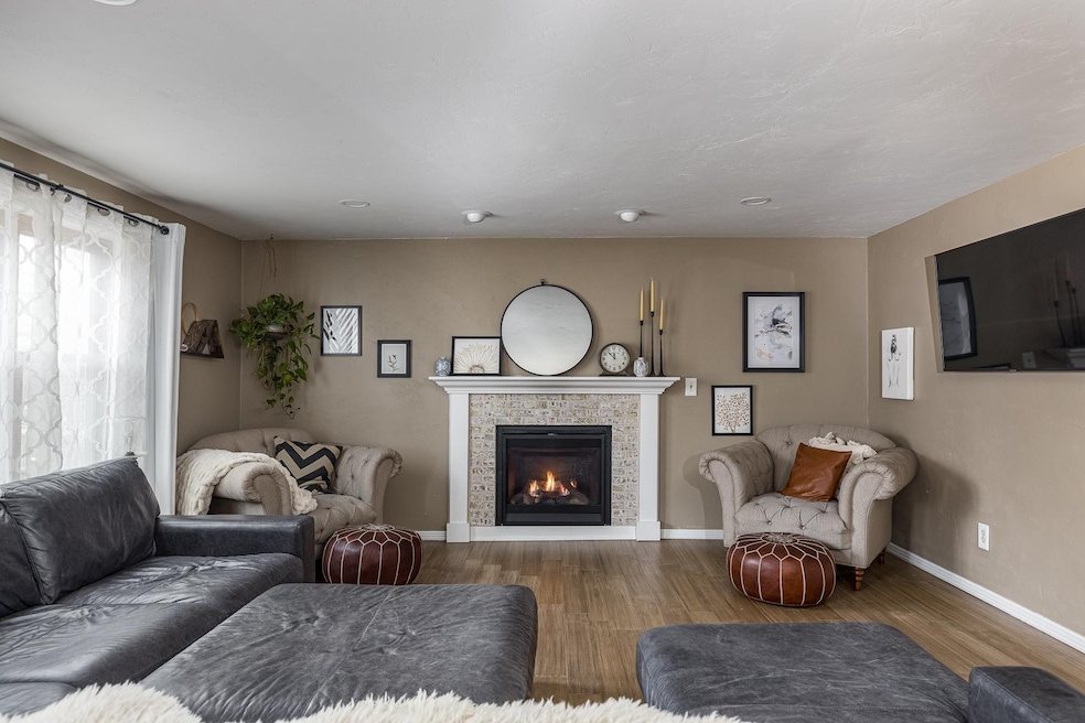 1700 W Homestead Dr, Appleton, WI 54914 - photo 1