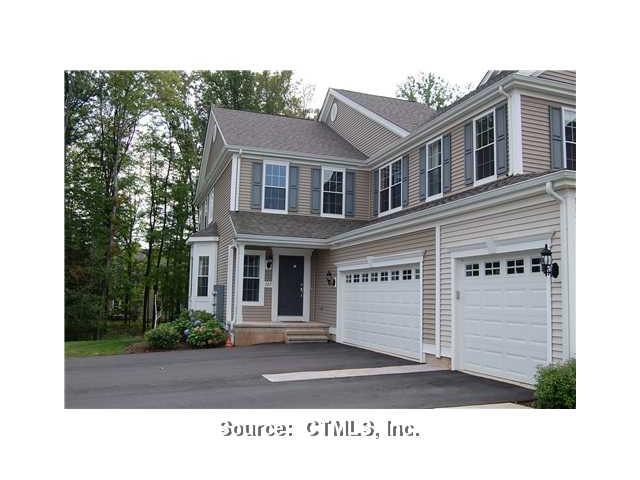127 Barkledge Dr unit 12-1, Newington, CT 06111 - photo 1