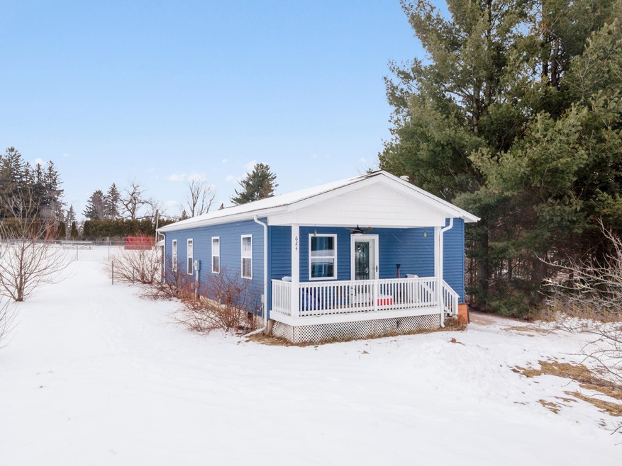 624 Maplewood Dr, Reed City, MI 49677 - photo 1