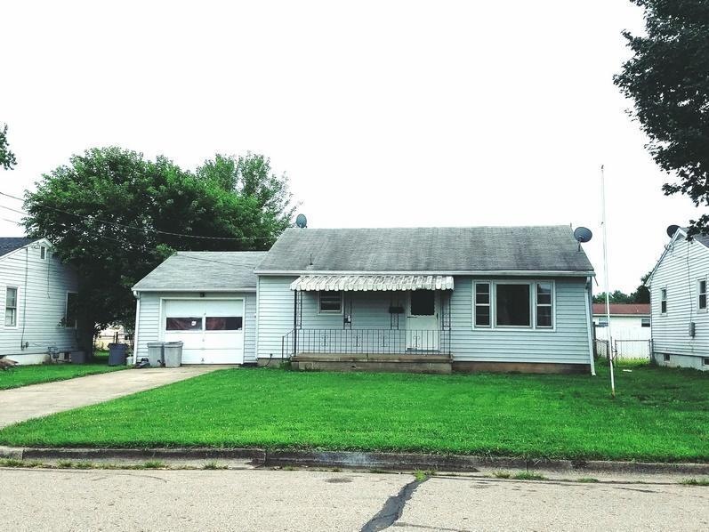 1712 Zimmer St, Lancaster, OH 43130 - photo 1