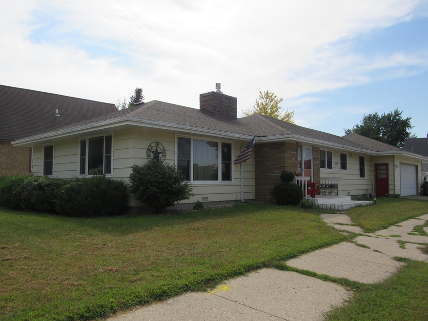 1250 Clary St, Worthington, MN 56187 - photo 1