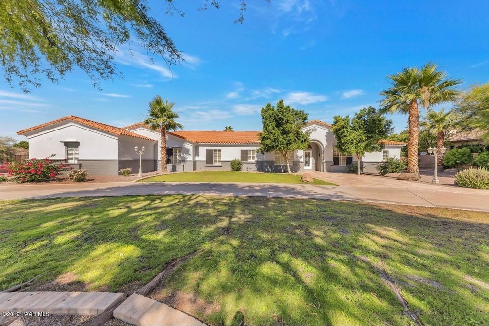 Beautiful Estate on 1 Acre