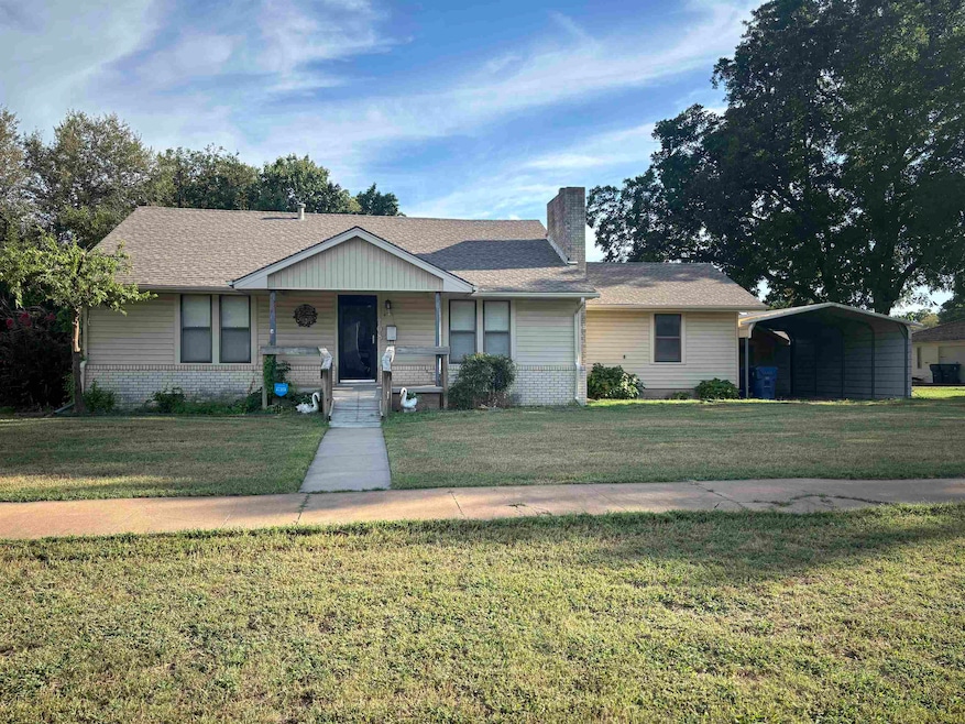 708 W Pecan Ave, Duncan, OK 73533 - photo 1