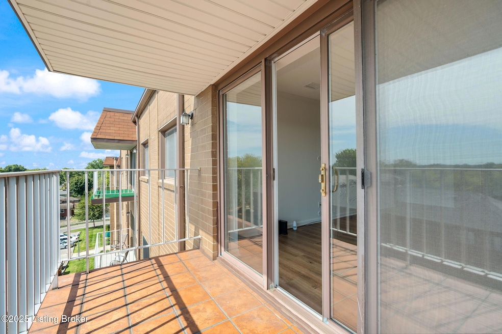 3030 Breckenridge Ln unit 516-2, Louisville, KY 40220 - photo 1