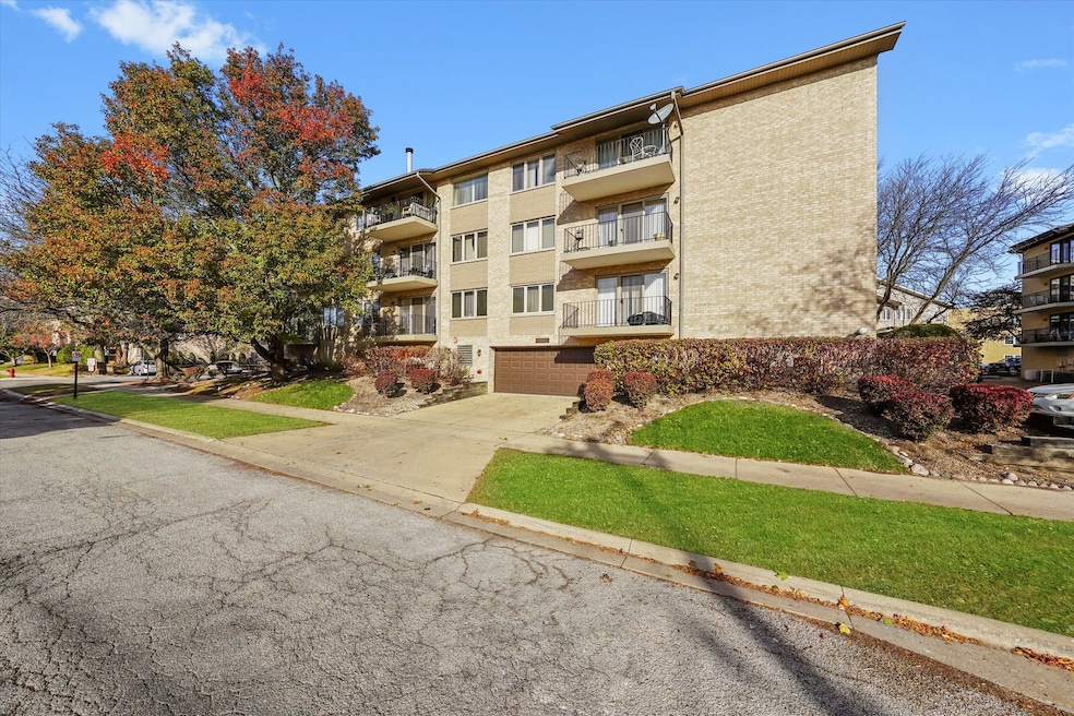 4530 W 93rd St unit 1A, Oak Lawn, IL 60453 - photo 1