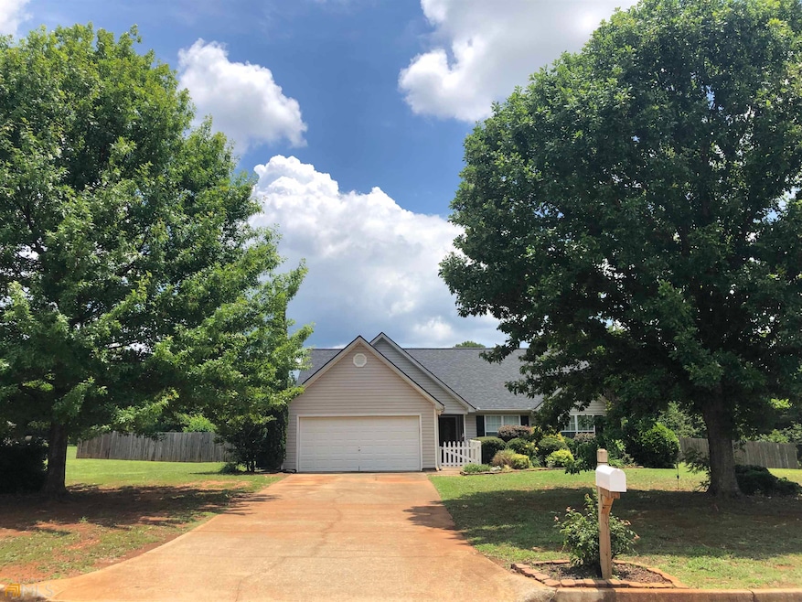 1137 Larkspur Dr, Locust Grove, GA 30248 - photo 1