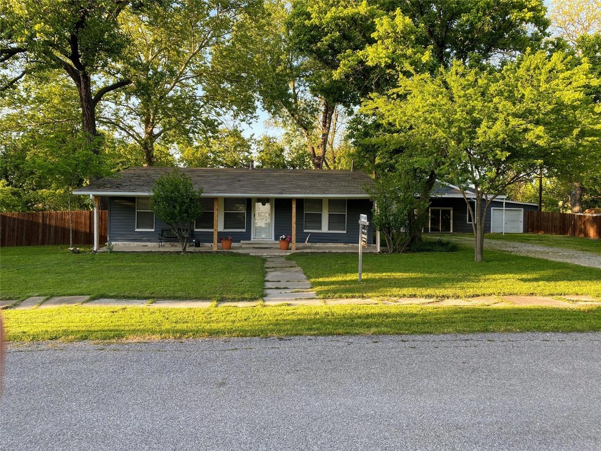 410 E Beech St, Celina, TX 75009 - photo 1