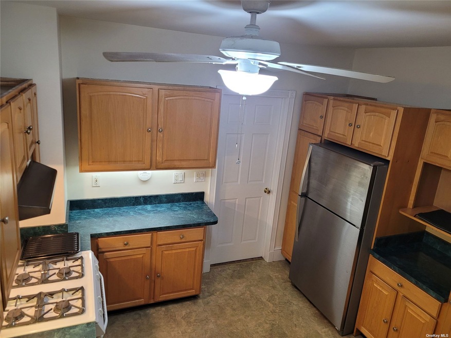 21 S Niemann Ave unit 2, Lynbrook, NY 11563 - photo 1