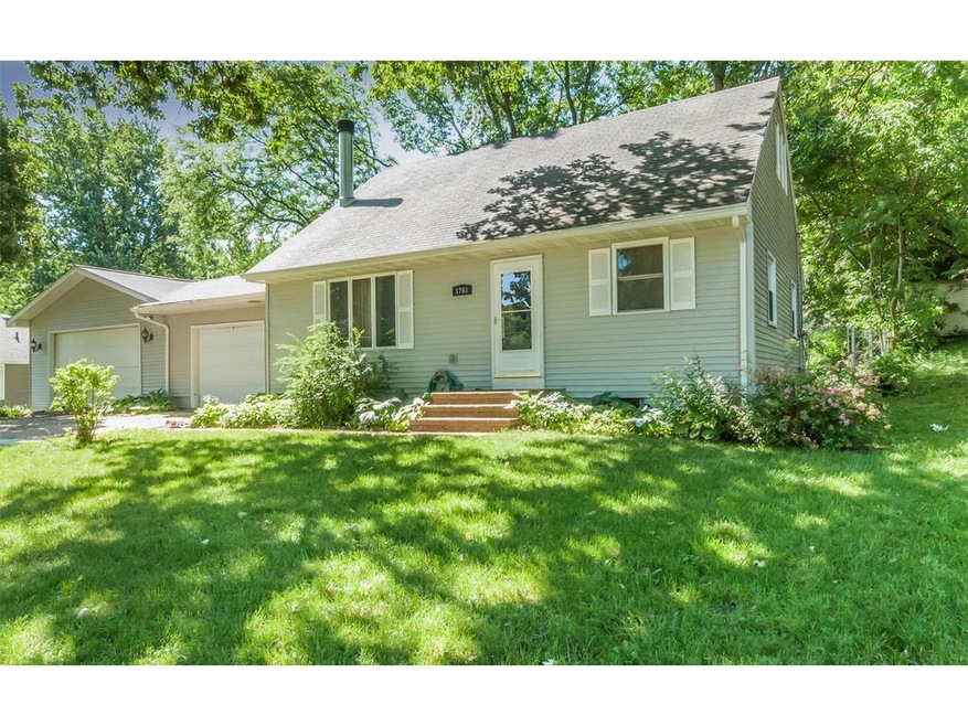 1703 E Ave NW, Cedar Rapids, IA 52405 - photo 1