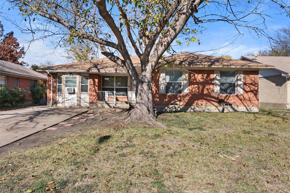 Ranch-style home featuring a front yard