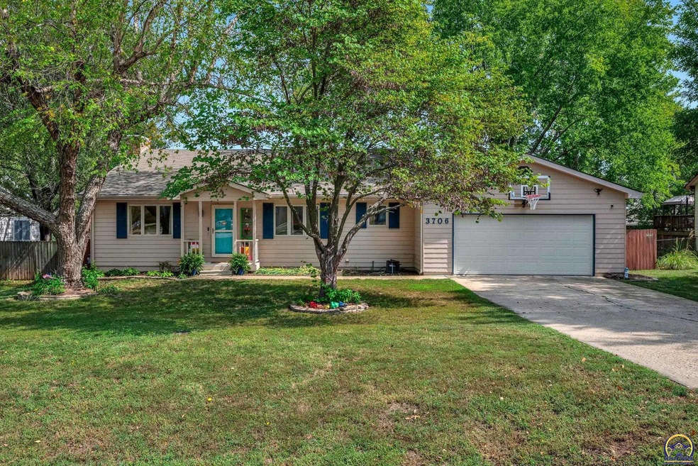 3706 SW Nottingham Rd, Topeka, KS 66610 - photo 1