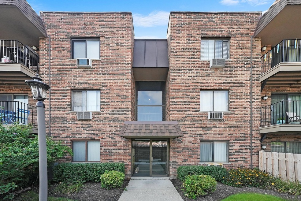 3531 Central Rd unit 103, Glenview, IL 60025 - photo 1